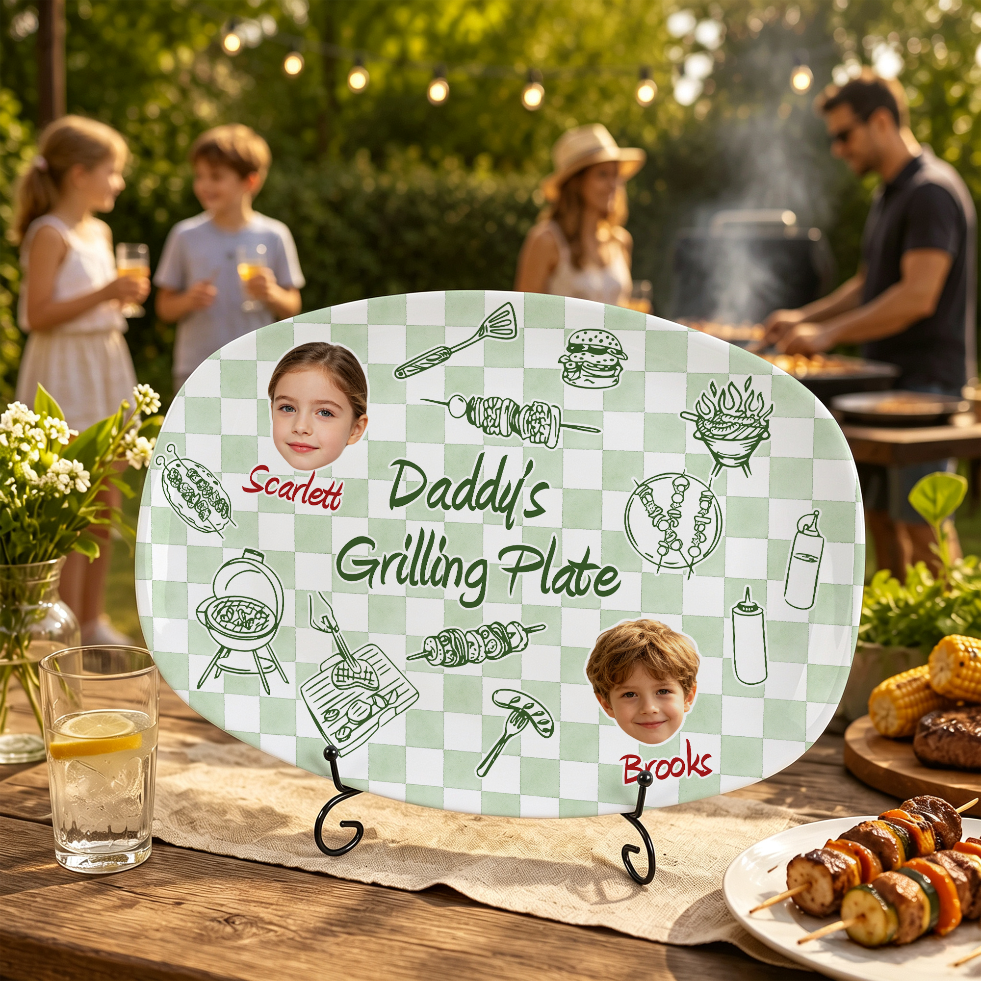 Individuell gestaltete Grill-Dekorationen 1–6: Ovales Teller-Ornament mit Gesichtsfotos, Namen und Ständer – Wohnaccessoire, Einweihungsgeschenk, Geschenk für Grillpartys, Geschenk für die Familie