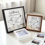 Personlig verdenskart-minneboks i minimalistisk stil med navn og tekst – interiørdekorasjon, gave til jubileum eller bursdag for reisende, både menn og kvinner