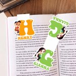 Marcapáginas magnético personalizado con personaje de dibujos animados, nombre e iniciales: regalo de cumpleaños o para cualquier ocasión ideal para los ratones de biblioteca y los amantes de la lectu