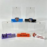Présentoir de cartes Poke TCG personnalisé Multicolore Logo Texte Ajustable Décoration de bureau Convention de jeu Cadeau pour collectionneur de cartes Streamer