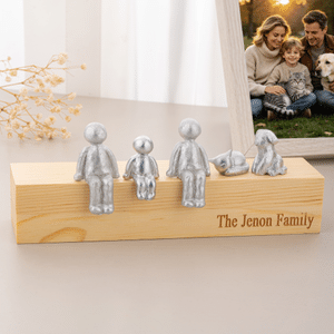 Personalized 2-7 Family Member Resin Figurines Ornament with Wooden Base and Engraved Text Home Decor Anniversary Housewarming Gift for Family Couple