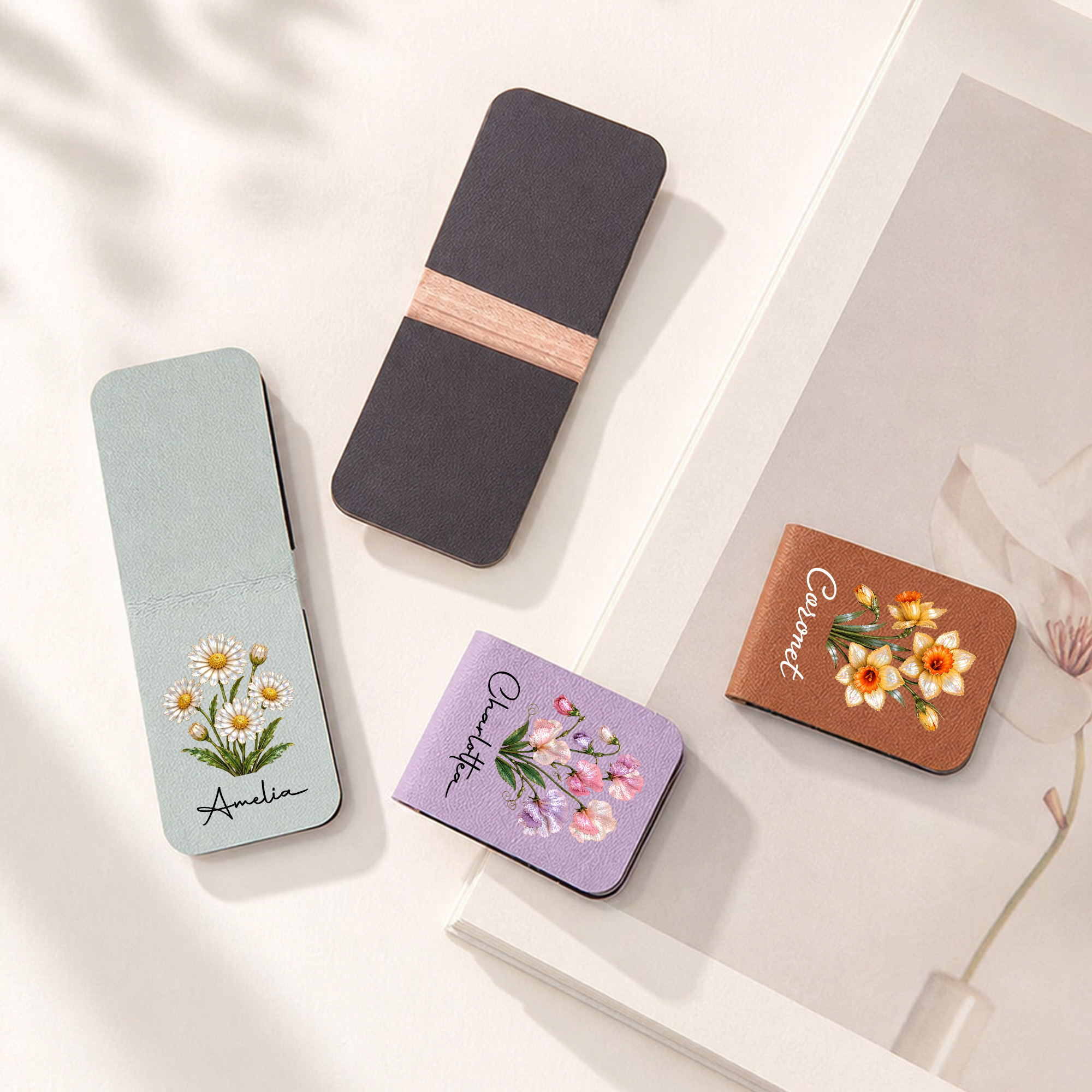 Personalisierter, mehrfarbiger Lesezeichen-Clip aus PU-Leder mit Wasserfarben-Motiv, Geburtsblume und Namen – ein Geburtstagsgeschenk für Buchliebhaber und Bücherwürmer
