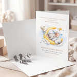 Carte de naissance personnalisée représentant des animaux endormis à l'aquarelle, avec le prénom et un message de naissance. Cadeau idéal pour une baby shower ou un anniversaire, destiné aux nouveaux 