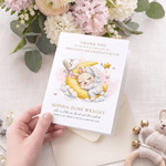 Carte de naissance personnalisée représentant des animaux endormis à l'aquarelle, avec le prénom et un message de naissance. Cadeau idéal pour une baby shower ou un anniversaire, destiné aux nouveaux 