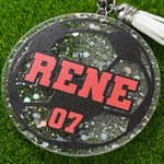 Personalisierter klassischer Fußball-Schlüsselanhänger aus Acryl mit Glitzer, Namen, Nummer und Quaste – für den täglichen Gebrauch, als Geschenk zum Schulanfang oder zum Geburtstag für Fußballfans