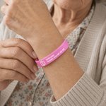 Personalizowana silikonowa wodoodporna opaska medyczna z własnym grawerowanym tekstem identyfikacyjnym wyjątkowy prezent dla rodziny i bliskich