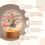 Veilleuse LED en acrylique personnalisée avec nuage de mots illustré, prénom et socle en bois – Décoration de chambre d'enfant – Cadeau d'anniversaire pour enfant