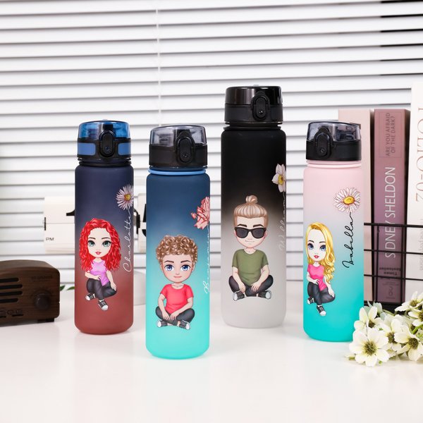 Personalisierte Cartoon-Charakter-Wasserflasche | mit Geburtsblume und  Namen | Farbverlaufe Sportflasche | Geburtstagsgeschenk für Familie