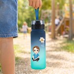 Personalisierte Cartoon-Charakter-Wasserflasche | mit Geburtsblume und  Namen | Farbverlaufe Sportflasche | Geburtstagsgeschenk für Familie