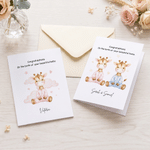 Spersonalizowana, składana kartka z rysunkową żyrafą z okazji narodzin bliźniąt, z imieniem i tytułem – prezent na baby shower lub urodziny dla świeżo upieczonych rodziców