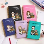 Agenda 26-27 personalizzato A5 con nome e personaggio animato, pagine settimanali e mensili - Regalo del rientro a scuola per studenti e insegnanti
