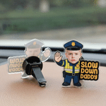 Henkilökohtainen pieni liikennepoliisi – ”Slow Down Daddy” -kasvokuvalla varustettu akryylinen auton tuuletusreiän pidike; söpö auton sisustus; isänpäivä- ja syntymäpäivälahja isälle