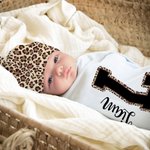 Personalisierte Leopard Initial Name 100% Baumwolle Swaddle und Knoten Hut Set Baby Dusche Geburtstag Geschenk für Neugeborene