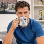 Spersonalizowany ceramiczny kubek do kawy o pojemności 11 oz lub 15 oz z motywem piłkarskim, z imieniem i numerem na koszulce – do codziennego użytku, na mecz klubowy lub jako prezent urodzinowy dla p