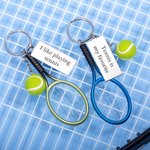 Gepersonaliseerde Mini Leuke Tennis Racket & Bal Sleutelhanger met Gegraveerde Tekst Verjaardag Game Day Gift voor Tennis Lovers