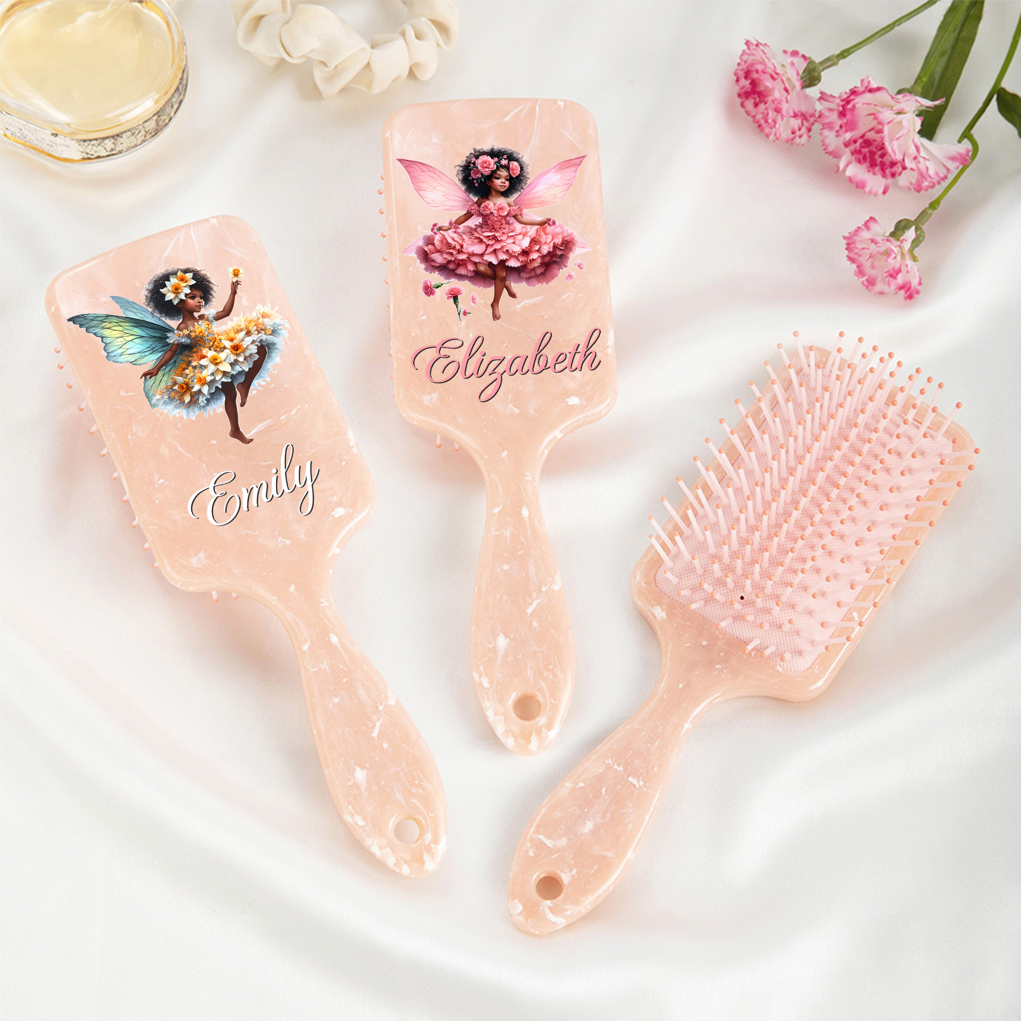 Personalisierter schwarzer „Birth Flower Fairy“-Massagekamm mit Antistatik-Funktion und Namensgravur – Make-up-Accessoire und Geburtstagsgeschenk für afroamerikanische Mädchen