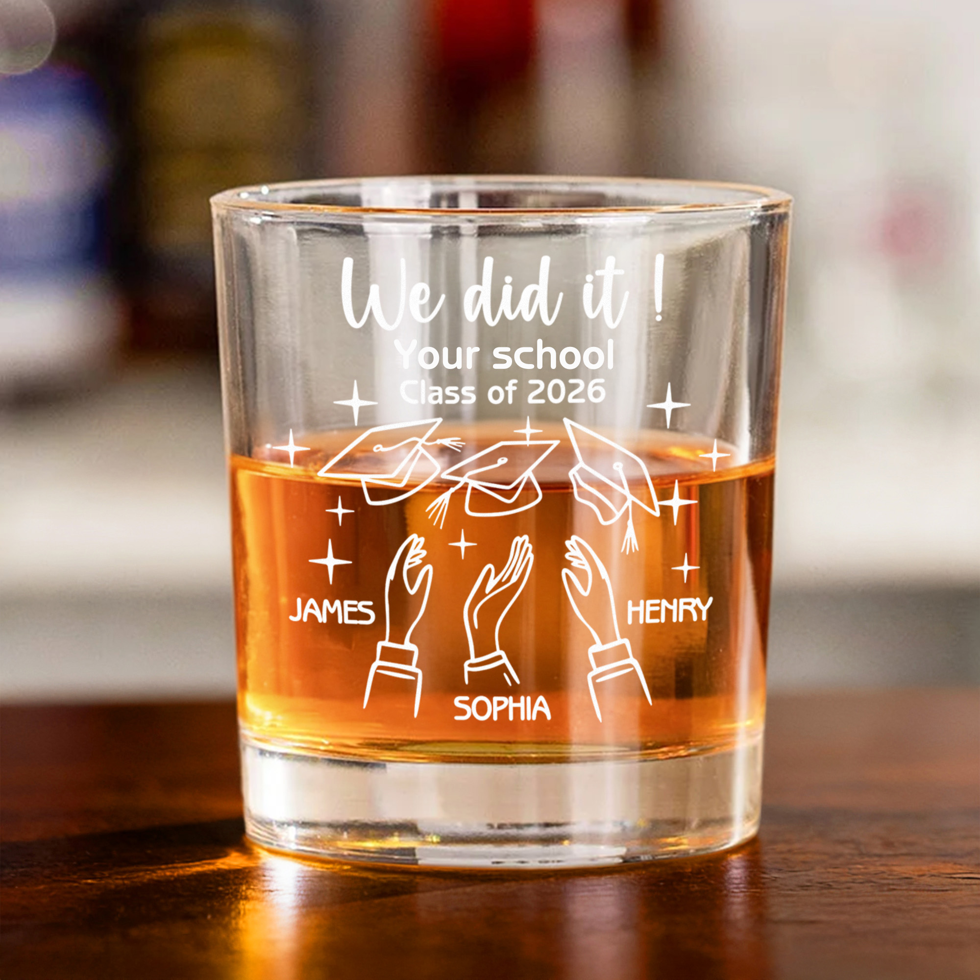 Personalisierte We Did It Graduation Cap Design Whiskey Gläser mit Namen und Untersetzer Party Supplies Graduation Geschenk für Whiskey-Liebhaber Absolventen