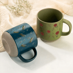 Spersonalizowany, wielokolorowy ceramiczny kubek do kawy z motywem kwiatu urodzinowego i imieniem – idealny na co dzień, na urodziny lub rocznicę, prezent dla miłośników książek, przyjaciół i rodziny