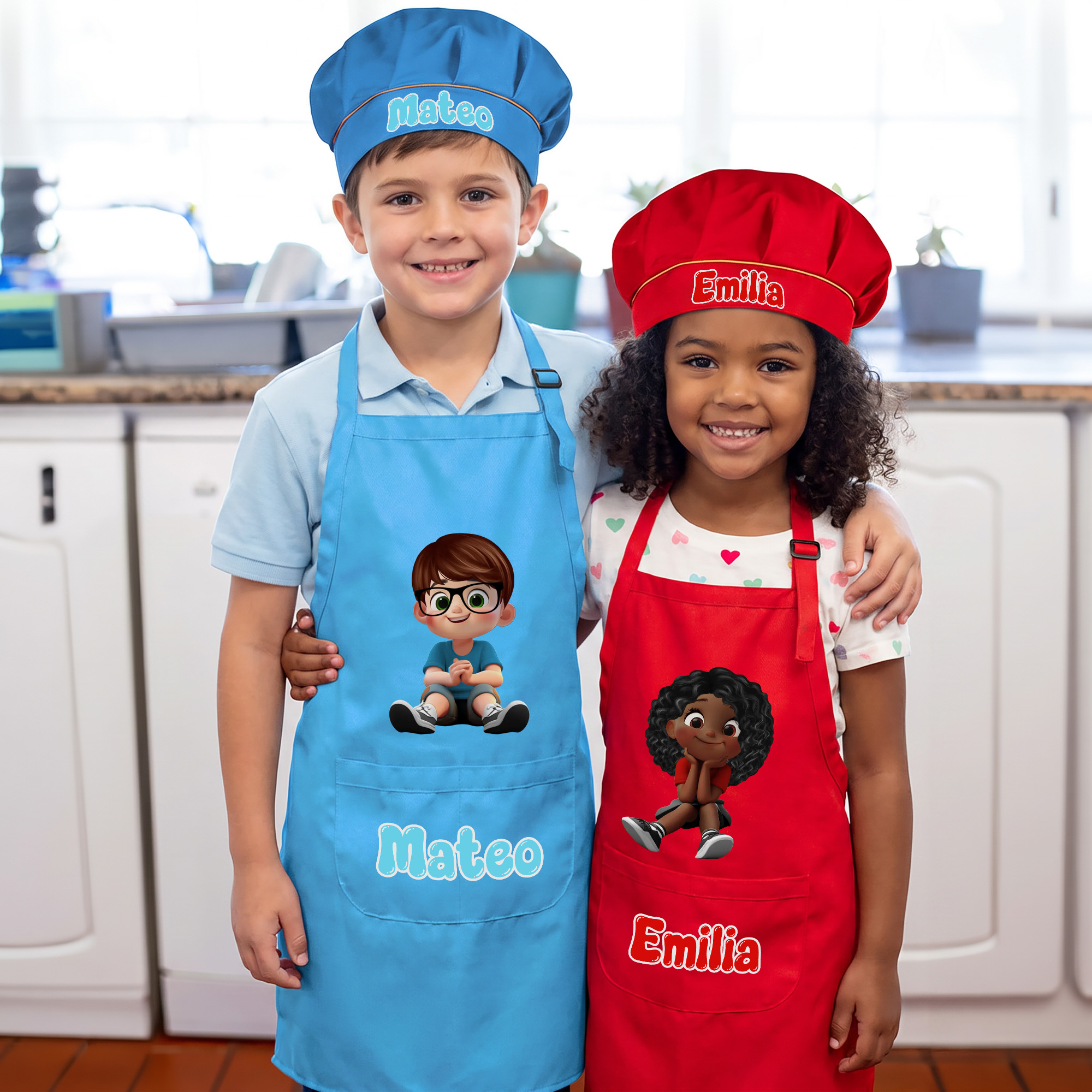 Individuell gestaltetes, niedliches Set aus verstellbarer Schürze und Kochmütze mit Cartoon-Figuren für Kinder, mit Namen und Tasche – Koch-Geburtstagsgeschenk für Jungen und Mädchen