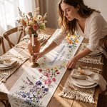 Camino de mesa personalizado con flores silvestres pintadas en acuarela, con nombre y fecha; decoración de mesa; regalo de boda para la pareja o los recién casados