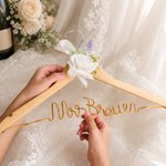 Personalised Bow Flower Aluminium Wire Wooden Hanger with Name Dressing Room Decor Wedding Bridal Shower Gift for Bride Bridesmaid