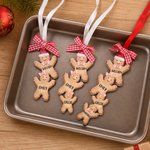 Personalised Cute Gingerbread Man Red Plaid Bow Basswood Christmas Ornament with 1-14 Name and Year Christmas Gift for Family