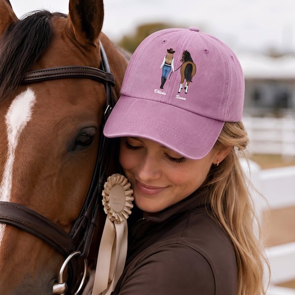 Gorra de béisbol personalizada con nombre personaje animado y caballo vista trasera regalo de cumpleaños para amigos y amantes de los caballos