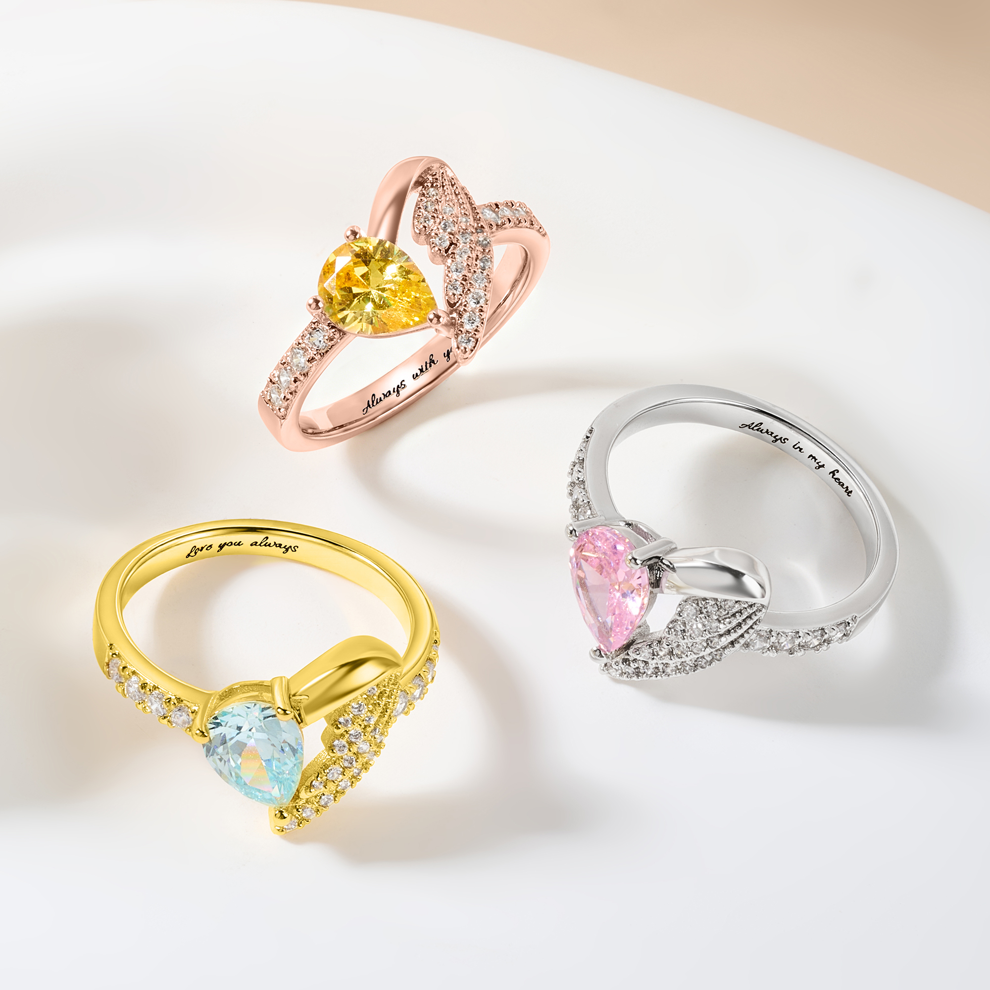Individuell gestalteter Ring aus Sterlingsilber mit Geburtsstein, halb Herz, halb Flügel und eingraviertem Text – zierlicher Schmuck als Andenken oder Beileidsgeschenk für Frauen
