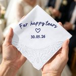 Op maat gemaakt voor ‘Happy Tears’ – Bruiloftszakdoek van 100% katoen met geborduurde initiaal en datum – Bruiloftscadeau voor de bruid en de ouders van de bruid