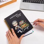 Personalisierter Cartoon Lesefigur 2026 Planer mit Namen Spiralbindung A5 Notizbuch mit Wochenplanung Geburtstag Geschenk für Familie Freunde