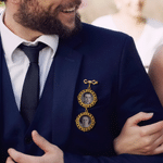 Gepersonaliseerde broche met retro-kant en strikmotief, voor 1-2 foto’s, als bruidsboeket-bedeltje of herdenkingscadeau voor bruiden en bruidegoms