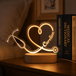 Personalisiertes Stethoskop – herzförmiges LED-Nachtlicht aus Acryl mit Holzsockel und Namensgravur – Wohnaccessoire und Geburtstagsgeschenk für medizinisches Personal