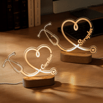 Personalisiertes Stethoskop – herzförmiges LED-Nachtlicht aus Acryl mit Holzsockel und Namensgravur – Wohnaccessoire und Geburtstagsgeschenk für medizinisches Personal