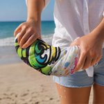 Personalisiertes Street-Art Strandtuch mit Graffiti-Namen | sandabweisend | schnelltrocknend | Badetuch | Sommer Urlaub Geschenk für Familie Freunde