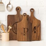 Personalisierte Holz graviert Monogrammed Reversible Käse Charcuterie Schneidebrett mit Griff Schiff aus USA Housewarming Hochzeit Geschenk für Familie