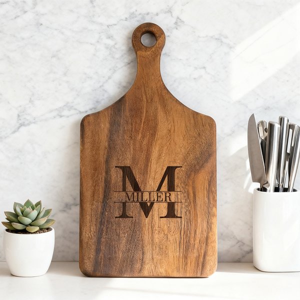 Personlig tregravert monogram med reversibel ost Charcuterie skjærebrett med grep skip fra USA Husoppvarmingsbryllupsgave til familien