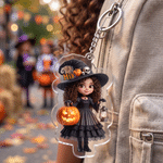 Henkilökohtainen 3D-efektillä varustettu akryylinen avaimenperä, jossa on sarjakuvamainen noitahahmo ja nimi – päivittäiseen käyttöön sopiva Halloween-lahja tytölle ”Trick or Treat” -aktiviteettiin