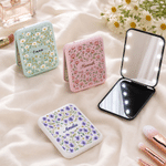 Miroir de poche LED personnalisé pour le maquillage, avec motif aquarelle représentant la fleur de naissance et le prénom – Cadeau d'anniversaire ou de fête pour une amie, à utiliser au quotidien