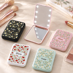 Miroir de poche LED personnalisé pour le maquillage, avec motif aquarelle représentant la fleur de naissance et le prénom – Cadeau d'anniversaire ou de fête pour une amie, à utiliser au quotidien