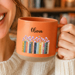 Personalisierte, beidseitig bedruckte Keramiktasse im Vintage-Stil mit Geburtsblumen und Namen – für den täglichen Gebrauch, als Geburtstagsgeschenk oder für Buchclubs – das perfekte Geschenk für Buch
