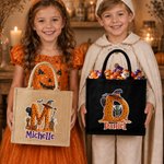 Spersonalizowana torba z juty z motywem strasznego kapelusza czarownicy, inicjałem nietoperza i imieniem – prezent na imprezę halloweenową dla dzieci z zabawą „Cukierek albo psikus”