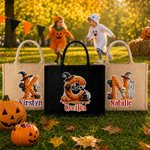 Spersonalizowana torba z juty z motywem strasznego kapelusza czarownicy, inicjałem nietoperza i imieniem – prezent na imprezę halloweenową dla dzieci z zabawą „Cukierek albo psikus”