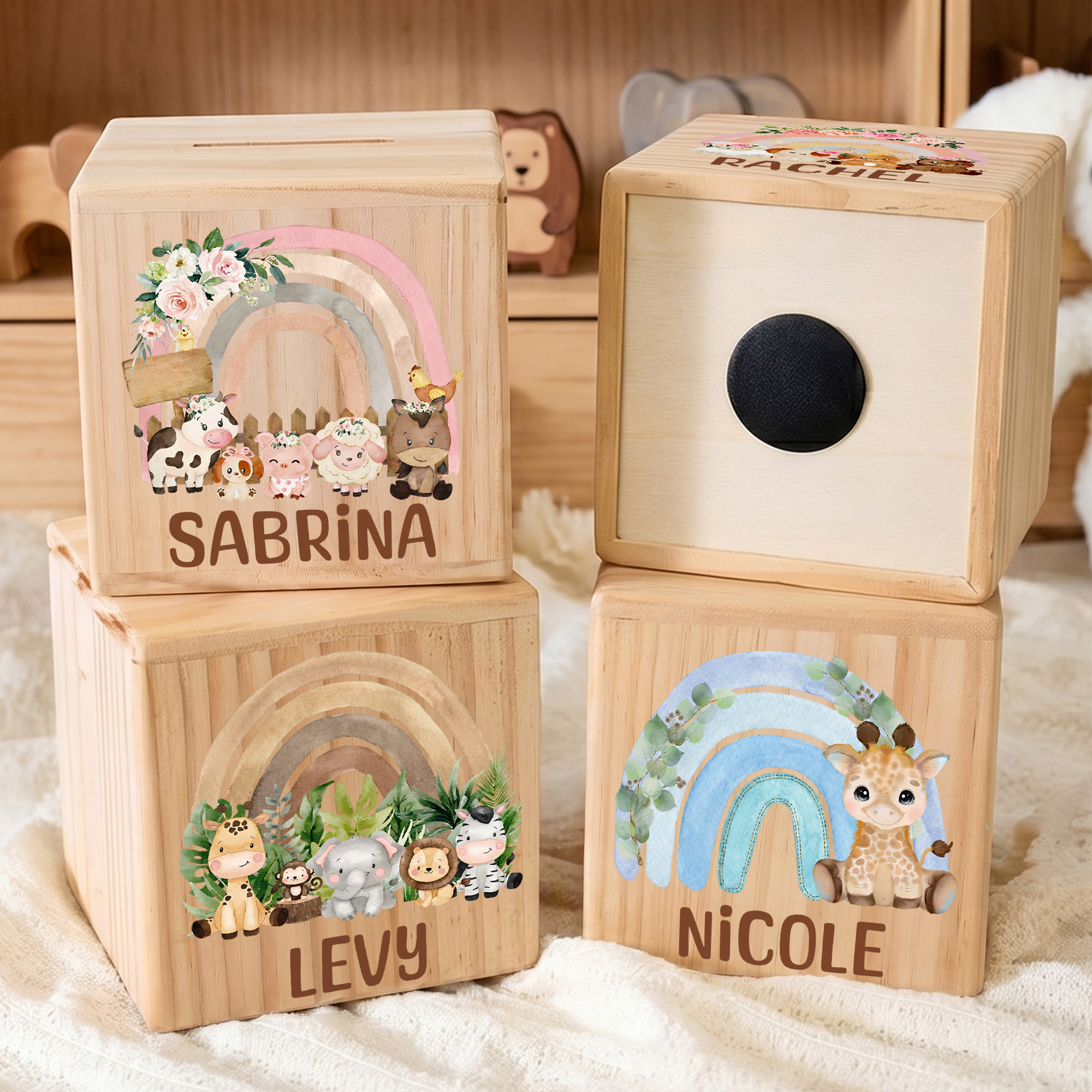 Individuell gestaltete Holzspardose in Regenbogenoptik mit Tiermotiven und Namen – Raumdekoration, Geschenk zum Geburtstag oder Jubiläum für Kinder