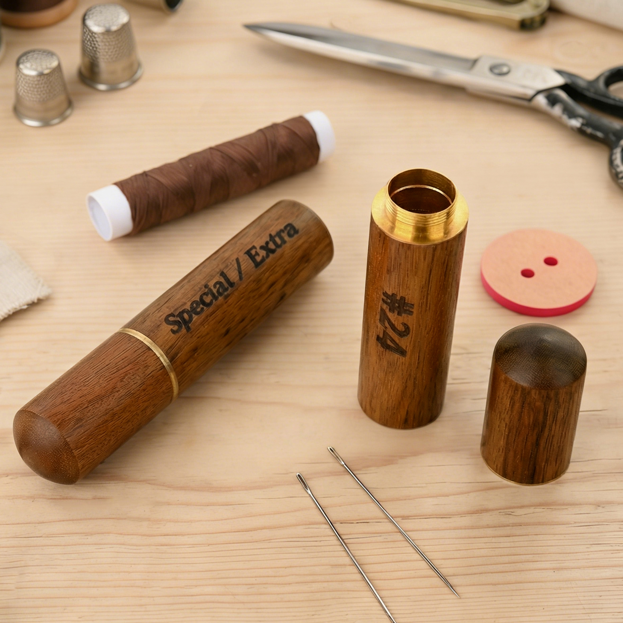 Individuell gestaltetes, minimalistisches Aufbewahrungsetui aus Holz für Nadel, mit eingraviertem Namen – Alltagsgeschenk zum Geburtstag für Nähbegeisterte