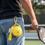 Personlig, flerfarget nøkkelring og bagasjelapp til pickleball med tekst og logo – en perfekt gave til kampdager og bursdager for pickleballspillere og -entusiaster