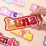 Toppa personalizzata con ricamo floreale multicolore, da applicare a caldo o da cucire: regalo per il rientro a scuola per bambini e studenti