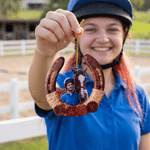 Adorno de acrílico con diseño personalizado de herradura y foto, muy bonito, con texto sobre un rancho de caballos; regalo de Navidad para propietarios de caballos