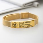 Personligt medicinskt armband i rostfritt stål med justerbart meshband och graverad bricka för viktig hälsoinformation