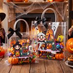 Personlig gavepose med Halloween-tema – med foto av tegneseriefigur og initialer, med navn og svart sløyfe – Halloween-gave til barn