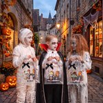 Personlig gavepose med Halloween-tema – med foto av tegneseriefigur og initialer, med navn og svart sløyfe – Halloween-gave til barn